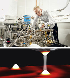 Alles im Blick: Christian Ast prüft die Anschlüsse des Rastertunnelmikroskops (oben). Mit diesem Gerät machen die Forscher aus der Abteilung Nanowissenschaften ihre Experimente bei tiefsten Temperaturen von nur fünfzehn tausendstel Grad über dem absoluten Nullpunkt. Das Prinzip ist stets dasselbe (unten): Zwischen einer extrem feinen Spitze und einer Probe fließt ein Tunnelstrom (angedeutet durch den transparenten Balken), der Aufschluss über die Eigenschaften der Probe gibt. Bei so tiefen Temperaturen wie in diesem Experiment offenbart der Tunnelstrom all seine Quanteneigenschaften.