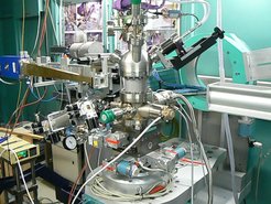 An in-situ growth chamber, as it is mounted on the diffractometer with horizontal scattering geometry; the growth can be monitored in-situ by a 2D and a point detector simultaneously. In the experimental hutch a crane is installed that is used to handle heavier sample environments.