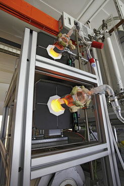 In these furnaces, chemists at the MPI for Solid State Research drive organic substances out of the polymer at around 600 degrees Celsius so that the ceramic forms.