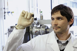 Jakob Wilfert and his colleagues have found a way to produce even larger pieces of heat-stable, amorphous ceramics largely free of defects.