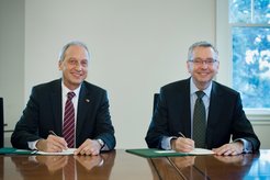 Max Planck President Peter Gruss and UBC president Stephen J. Toop at the signing ceremony of the new Max Planck UBC Centre for Quantum Materials.